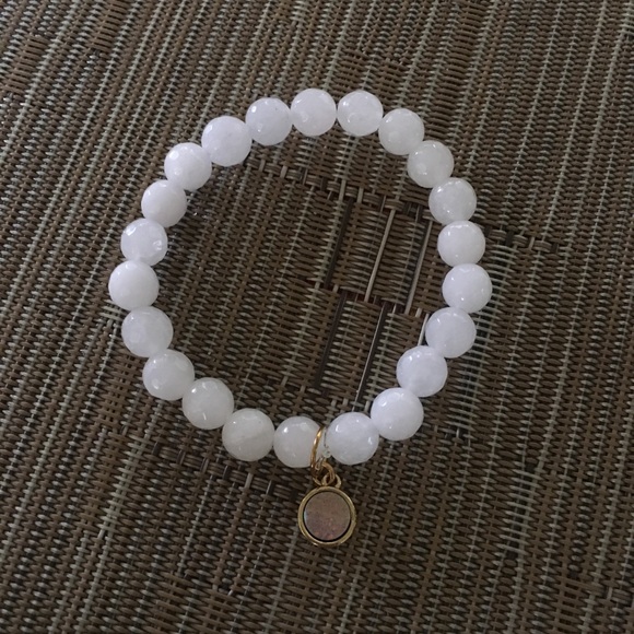 🎉14XHP🎉 White Faceted Jade-Opal Bracelet - Picture 3 of 3